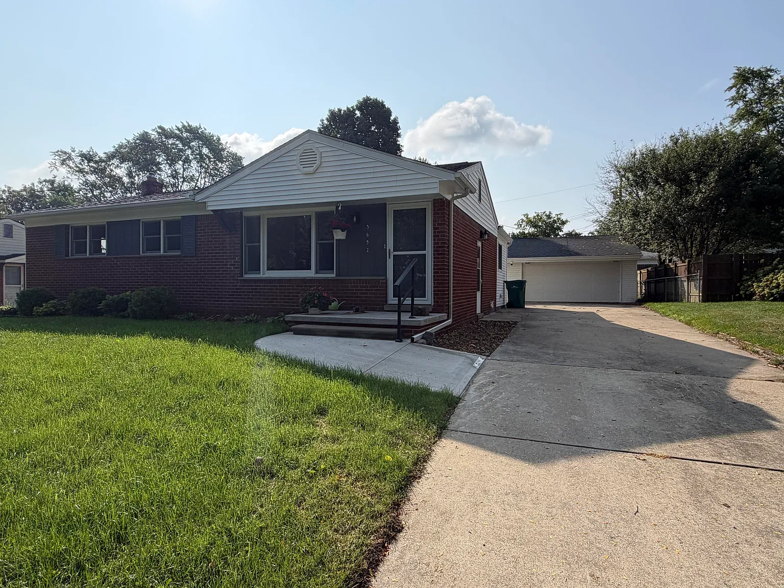 3 bed, 1.5 bath, 1248 sqft, $2,700 — Photo 2