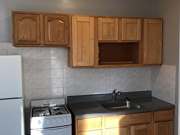 4th image of 107 Gold St #15813279