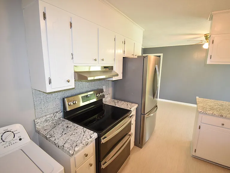 328 Desmond Dr — Photo 9