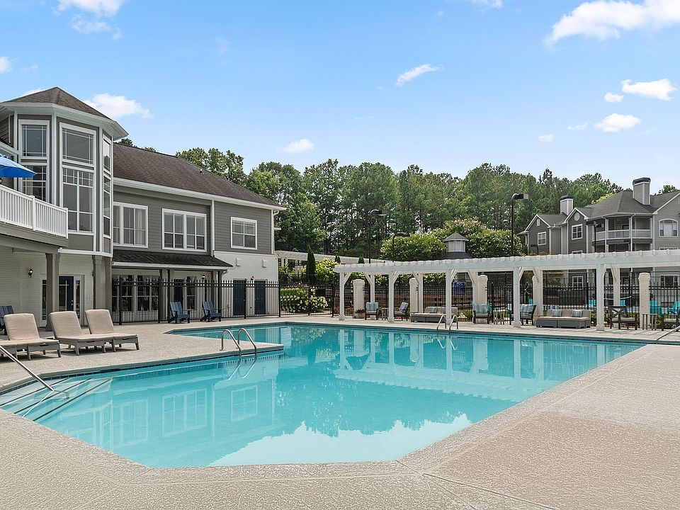 C242940_ChattahoocheeRidge_POOL_02_02