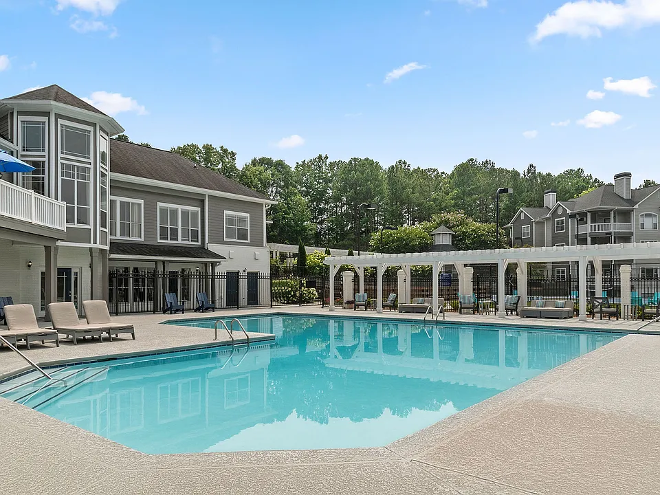 C242940_ChattahoocheeRidge_POOL_02_02