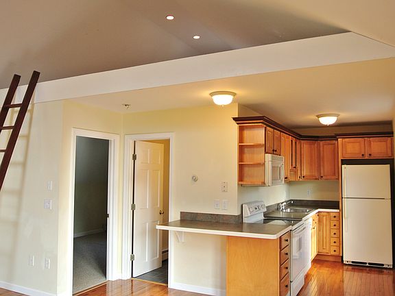 600 SQ FT Carriage house APT