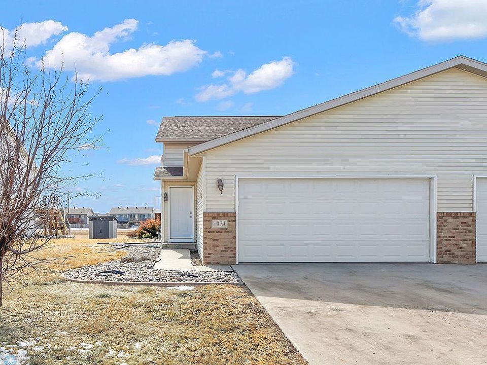 1st image of 1074 Parkway Dr