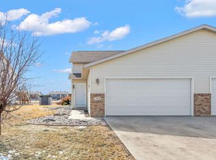 1074 Parkway Dr, West Fargo, ND 58078