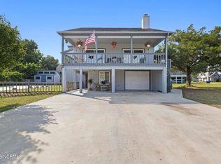 101 Inlet Ct, Hampstead, NC 28443