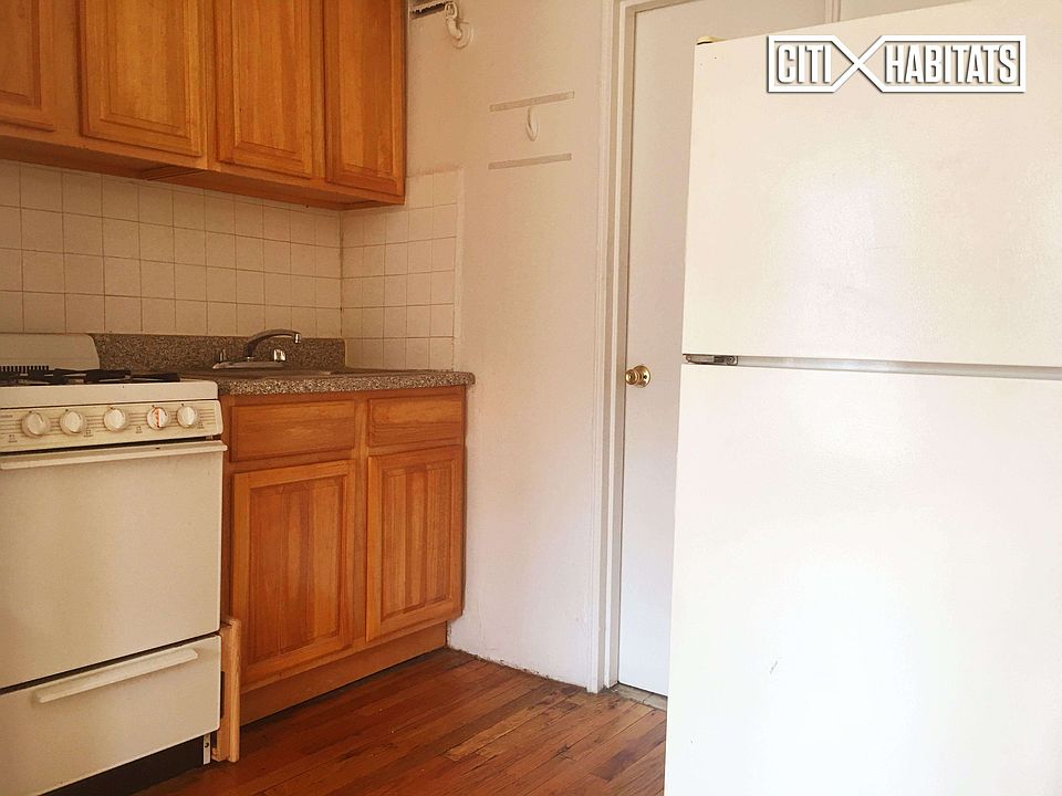 2nd image of 131 Columbia St APT C3
