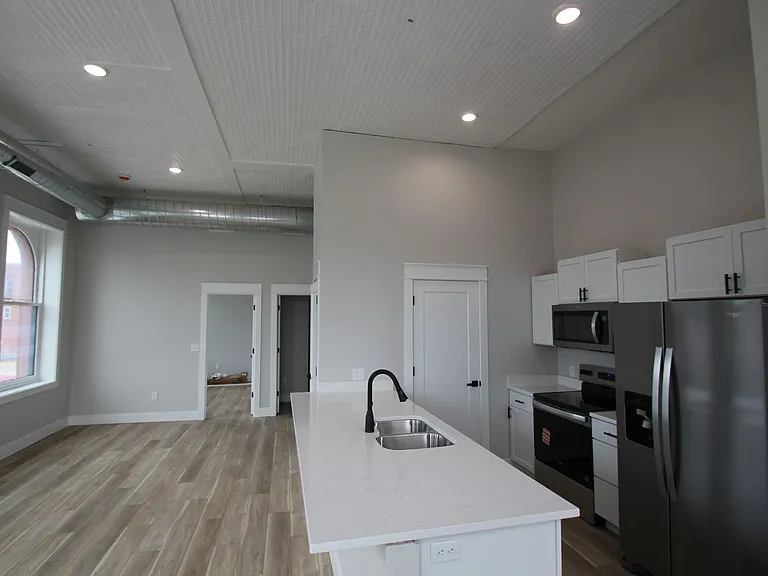 113 E Main St #1 — Photo 4