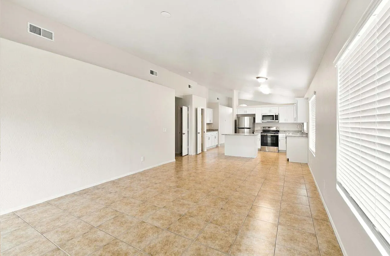 4 bed, 1516 sqft, $1,099 — Photo 4