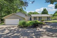 Wyleswood Dr-S2307-001.jpg