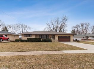 7212 Bryn Mawr Dr, Urbandale, IA 50322