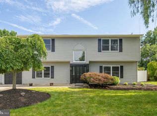 14 Longhurst Rd, Marlton, NJ 08053
