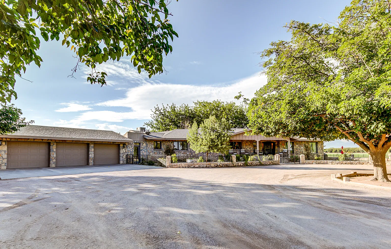 5 bed, 4687 sqft, $4,395 — Photo 1