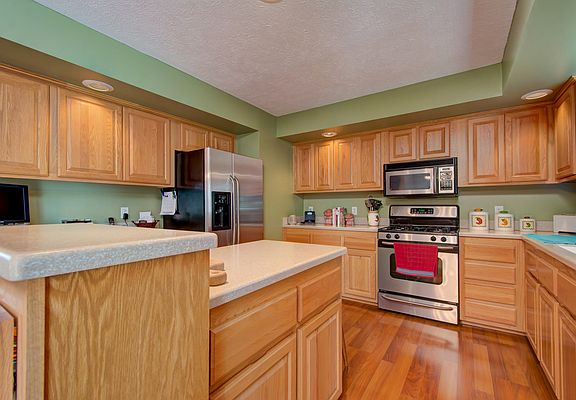 4th image of 2215 Briarwood Dr