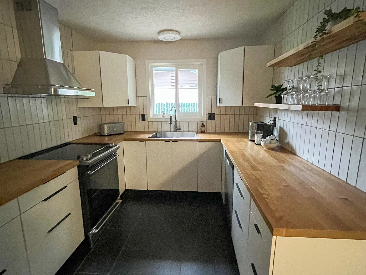 3 bed, 1134 sqft, $3,495 — Photo 3