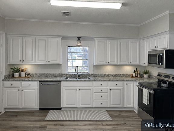 4th image of 614 W Main St