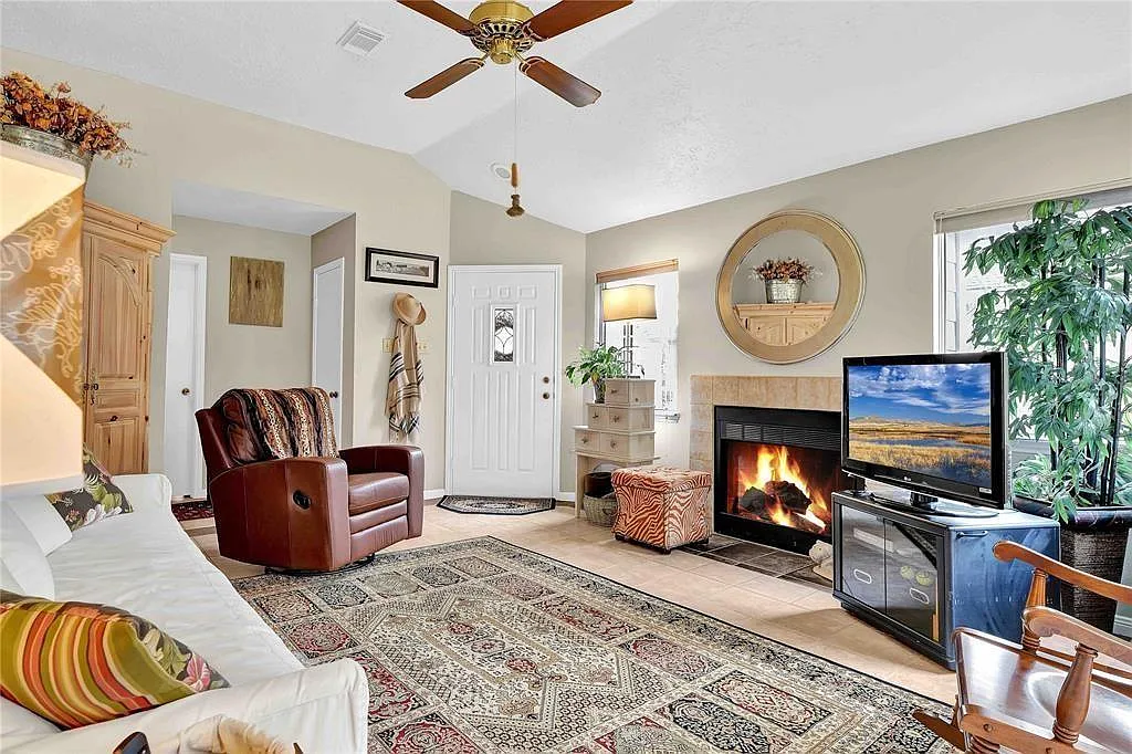 2 bed, 2.0 bath, 1100 sqft, $2,000 — Photo 4