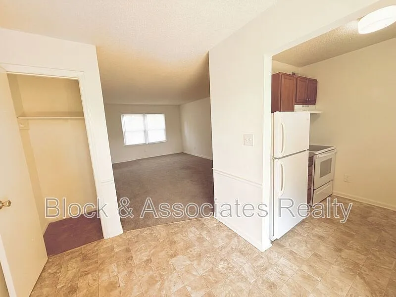 2 bed, 1.0 bath, $895 — Photo 4