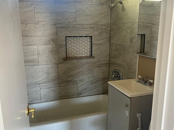 4th image of 640 Guadalupe St APT D
