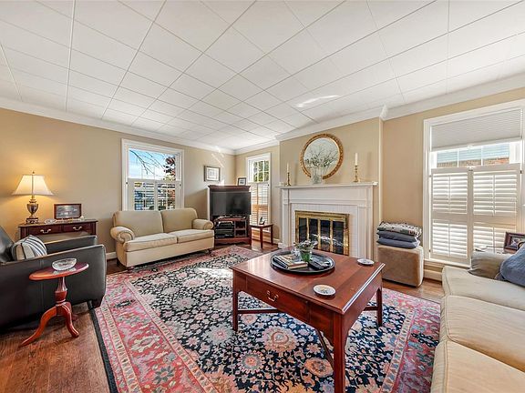 4th image of 912 Glenmoor Ave