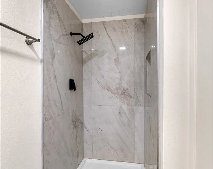 1532 Windsor Ln — Photo 21