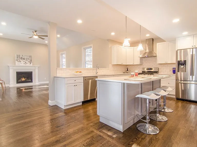 718 Main St #718 — Photo 3