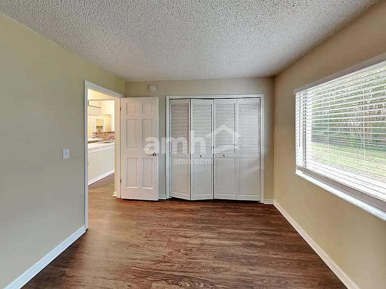 4615 Tiffany Woods Cir — Photo 20