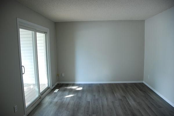 2nd image of 37 Woodvale Vl NW