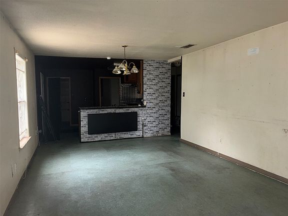 4th image of 200 Williams St