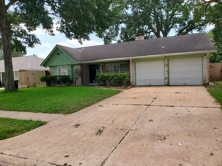 8302 Garden Parks Dr — Photo 2
