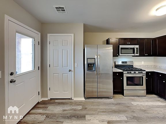 3rd image of 4209 Umbria Rd