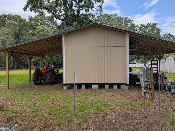 4th image of 77 Spring Valley Dr