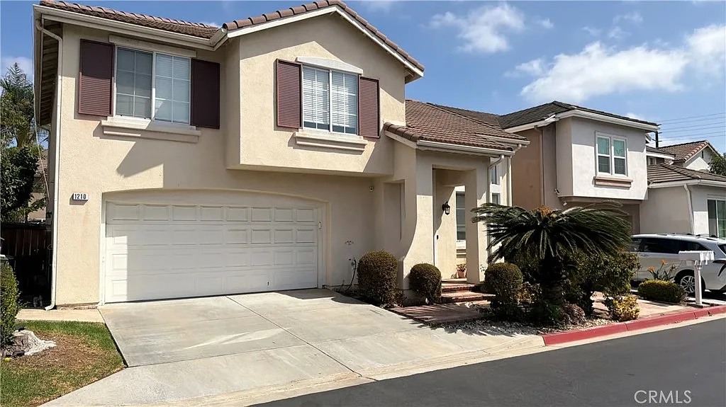 3 bed, 2.5 bath, 1725 sqft, $5,700 — Photo 4
