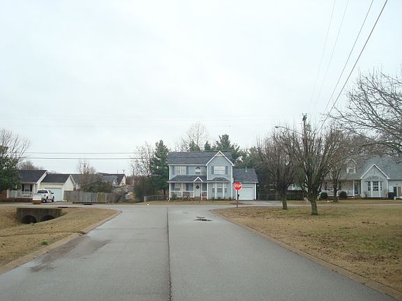 4th image of 302 Lahinch Ln