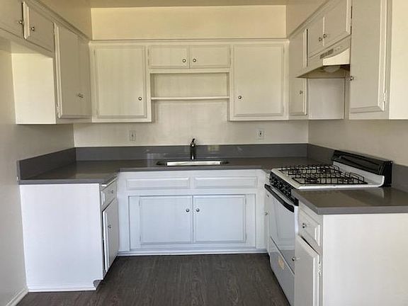 3rd image of 837 Bonita Ave