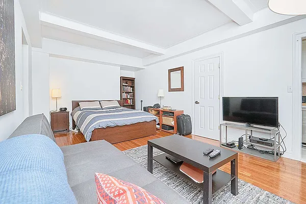 Rented by Keller Williams NYC | media 17