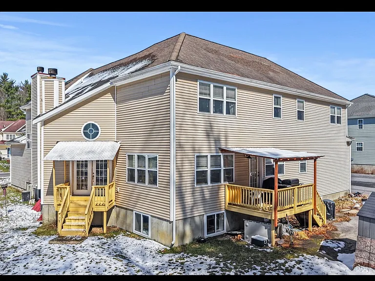 7 Sanctuary Dr — Photo 3