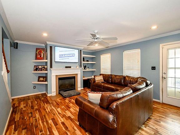 3rd image of 2696 Woodlawn Way