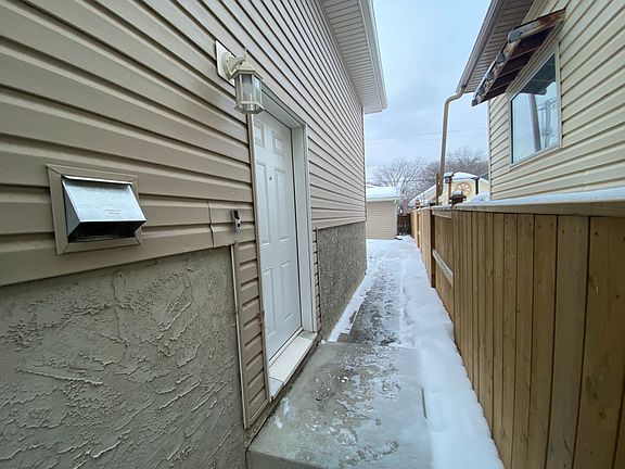 4th image of 11933 94th St NW