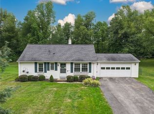 5566 Valley Ln, Solon, OH 44139