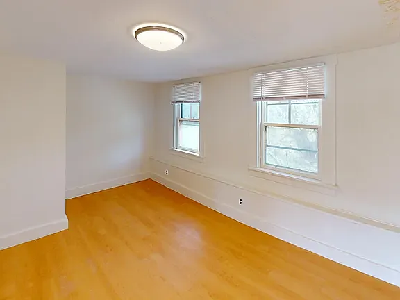 2 bed, 734 sqft, $1,900 — Photo 2