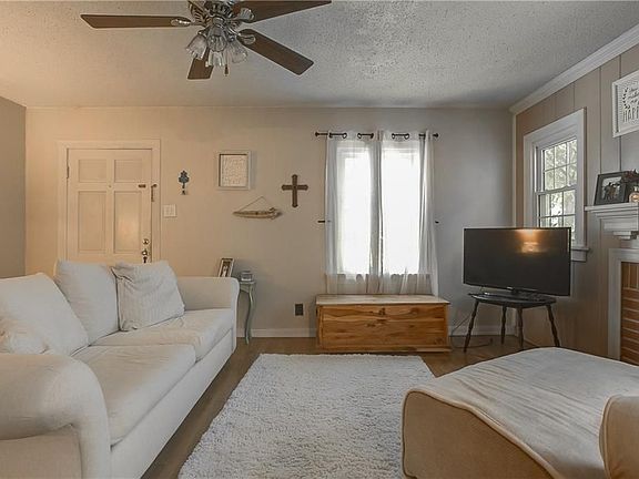5th image of 3816 El Campo Ave