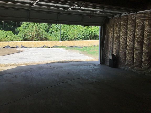 3rd image of 409 W Angela Blvd