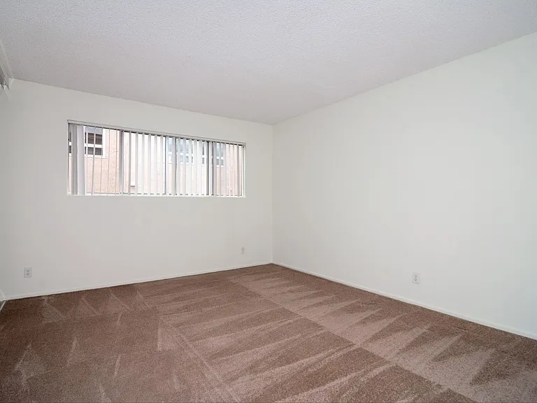 ZELZAH APARTMENTS — Photo 37
