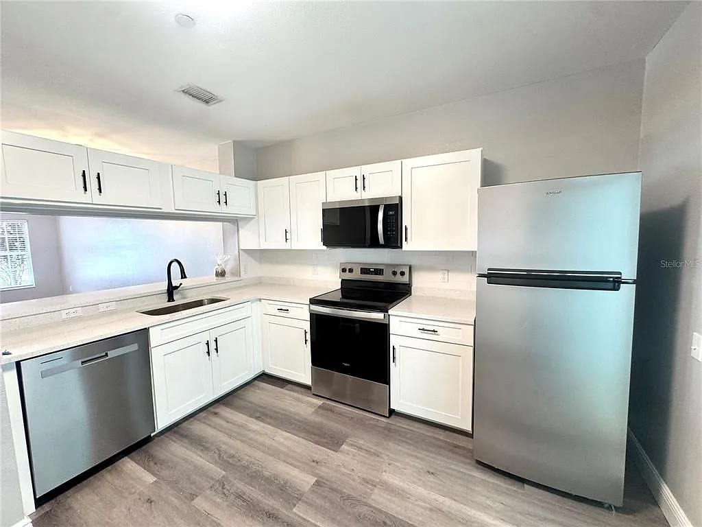 2 bed, 1.5 bath, 1105 sqft, $2,250 — Photo 3