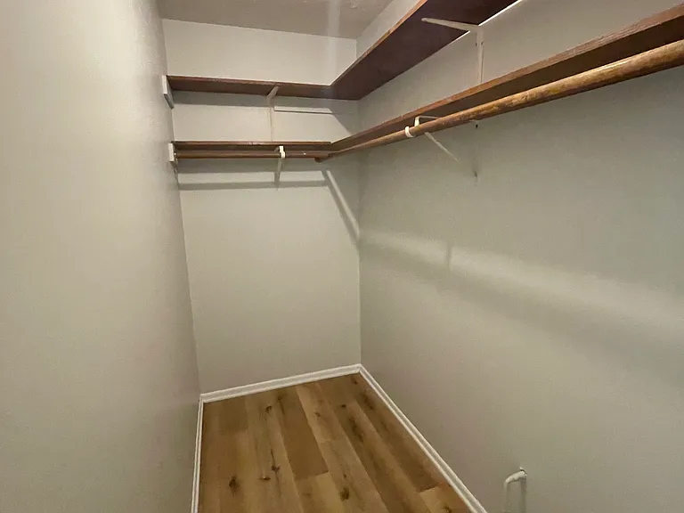 2252 Southeastern Pkwy — Photo 11