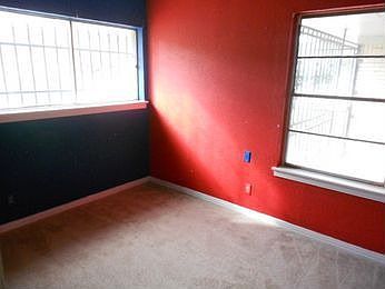 3rd image of 10434 Royal Oaks Dr