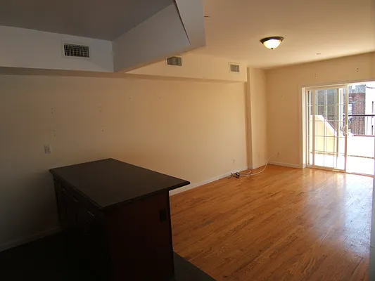 Rented by Joel Weisz, LREB | media 6