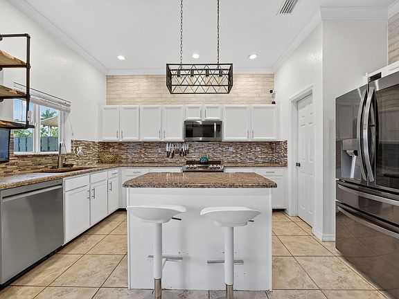 4th image of 2332 SE 16th Terrace