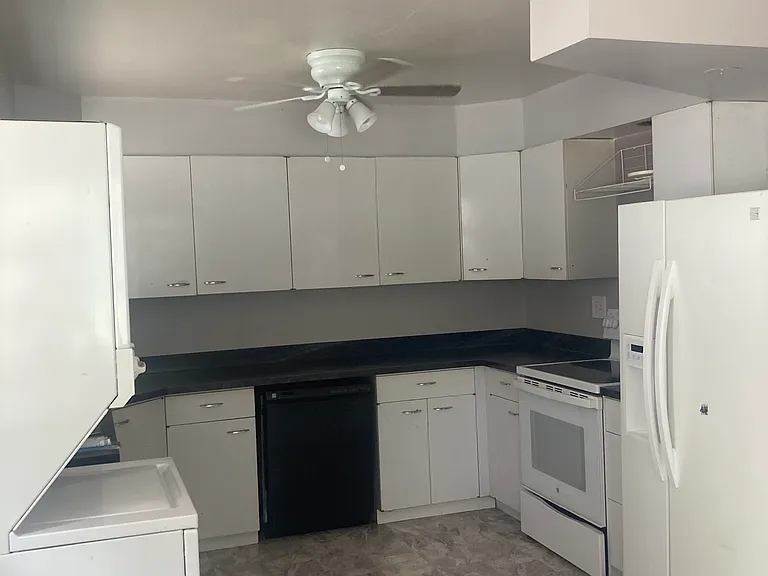 20 N Logan Ave — Photo 2