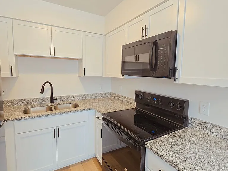 2928 Brinkey Way #4 — Photo 2